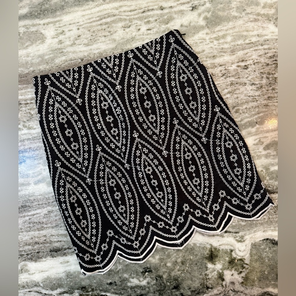 LOFT Black and White Patterned Mini Skirt - Picture 2 of 3